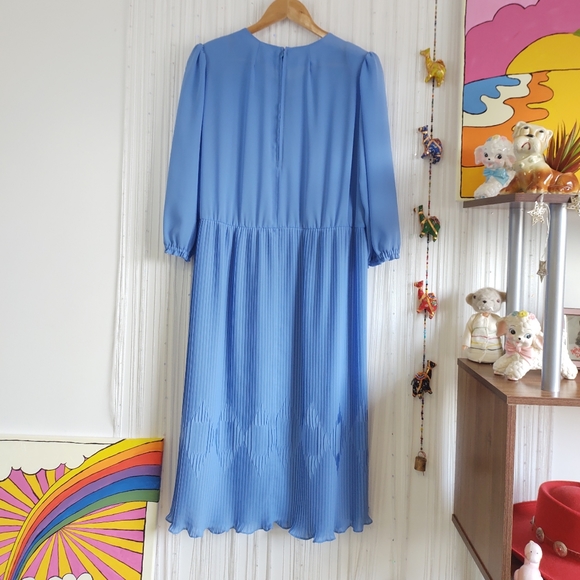 Vintage Blue Dress - Picture 10 of 11